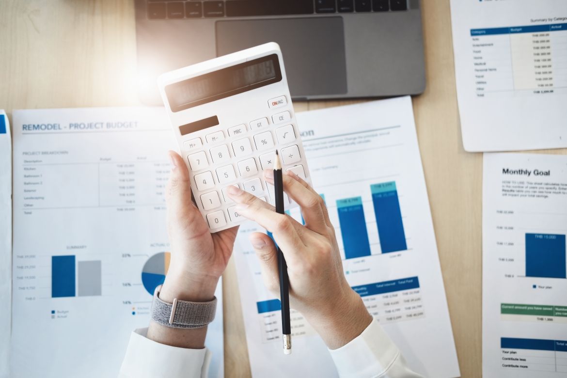 hands holding a calculator